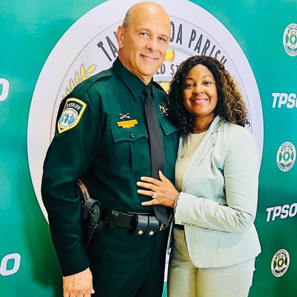 Meet your Posher, Cynthia - Picture 2 of 9